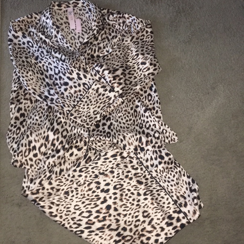 A fabulous NWT Victoria Secret Pjs